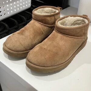 Ugg Ultra Mini boots . Men’s 10 , women’s 11 , Eu 43